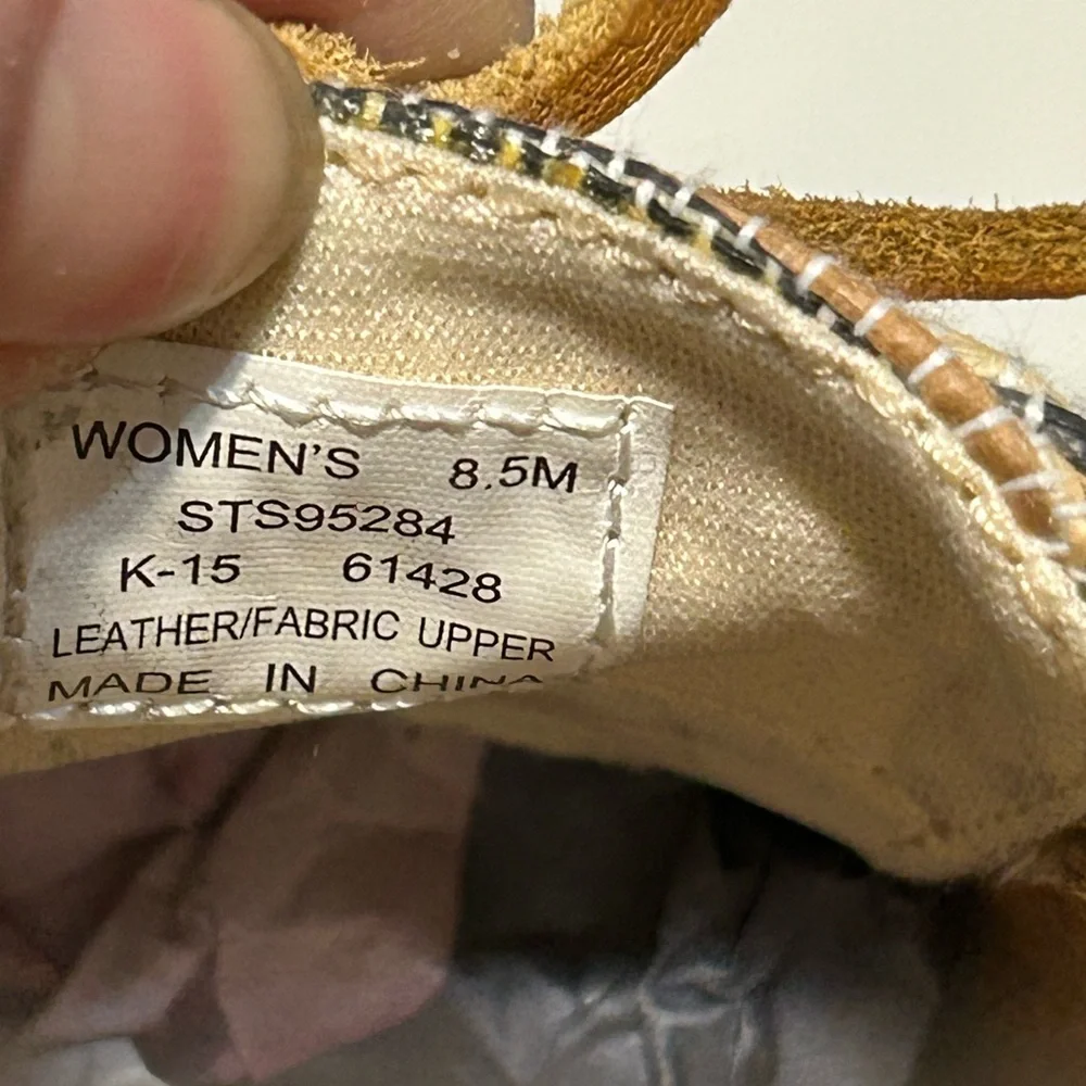 Sperry woven design
